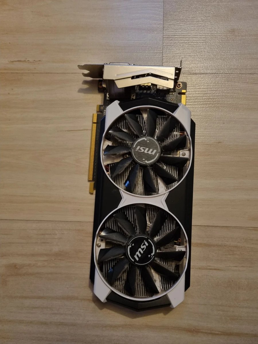 Carte graphique NVIDIA GeForce GTX 970 – 4 Go – Bon état